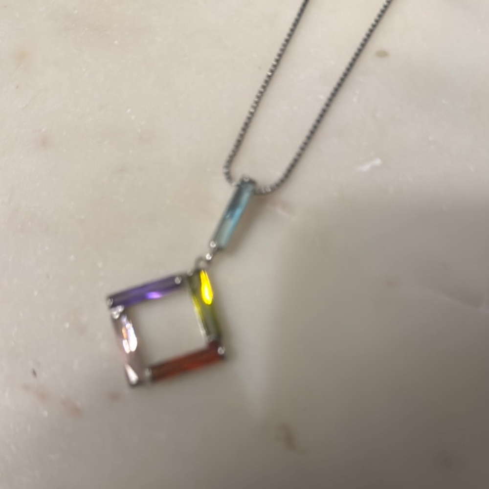 “Panache” Beautifully Designed Multi Colored Necklace with Earrings - Picture 3 of 4